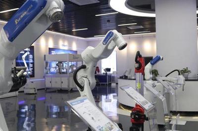 重慶 金融賦能 加「數(shù)」前行 智能機(jī)器人研發(fā)步入快車(chē)道